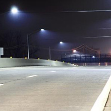 LED dioder kontra högtrycksnatriumlampor. Traditionella högtrycks- natriumlampor har låg färgåtergivningsindex (RA >60%) och låg färgtemperatur (2 000-2 200 K) vilket ger ett gult sken. LED Street CLASSIC höga färgåtergivningsindex (RA >90%) och höga färgtemperatur (5500-6000 K) ger ett perfekt ljus i offentliga miljöer. Människor uppfattar skotopiskt anpassat ljus (kall vitt) som ljusare än gulare ljus (varm vitt). Ljus med färgtemperaturen 4 000 K uppfattas som 15 % ljusare än ljus med färgtemperaturen 3 000 K.